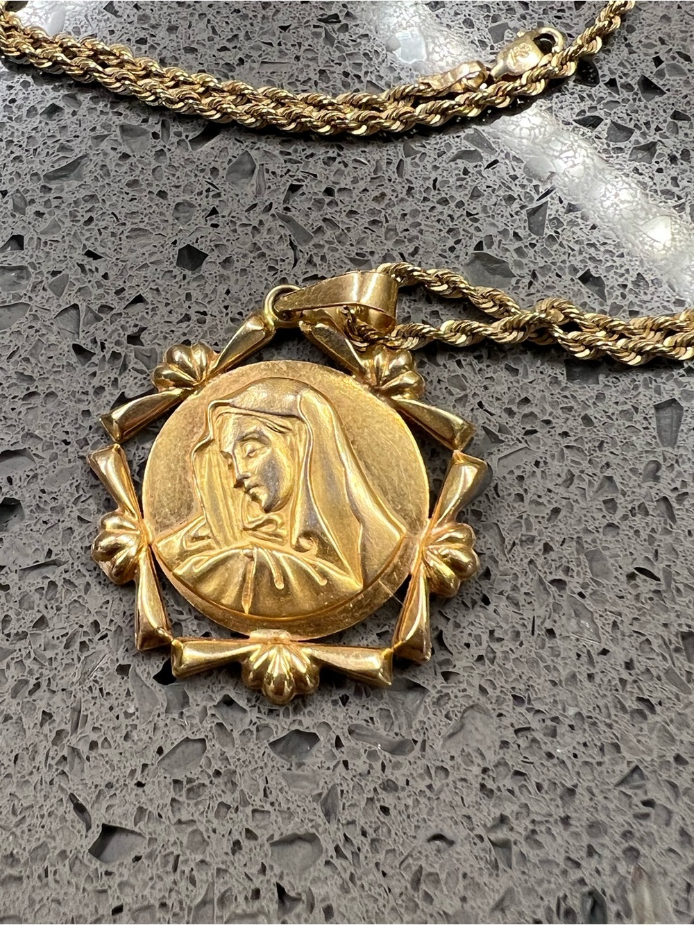 gold Virgin Mary pendant with 14k robe chain antique - Picture 10 of 10
